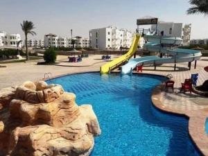 موقع جولدن بيتش راس سدر